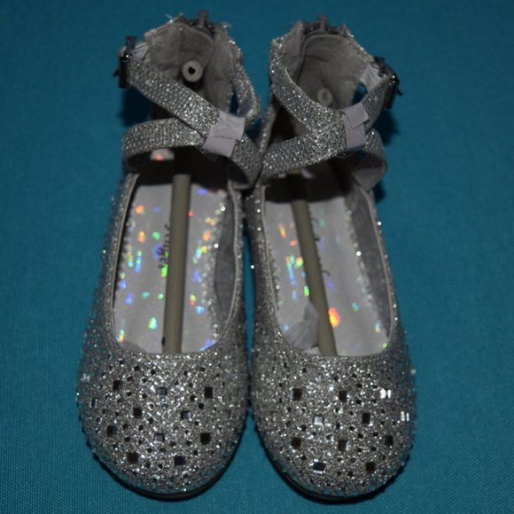 NIB ~ Little Angel Silver Glitter Britt Ankle Strap Flat Toddler 6 - Picture 2 of 9